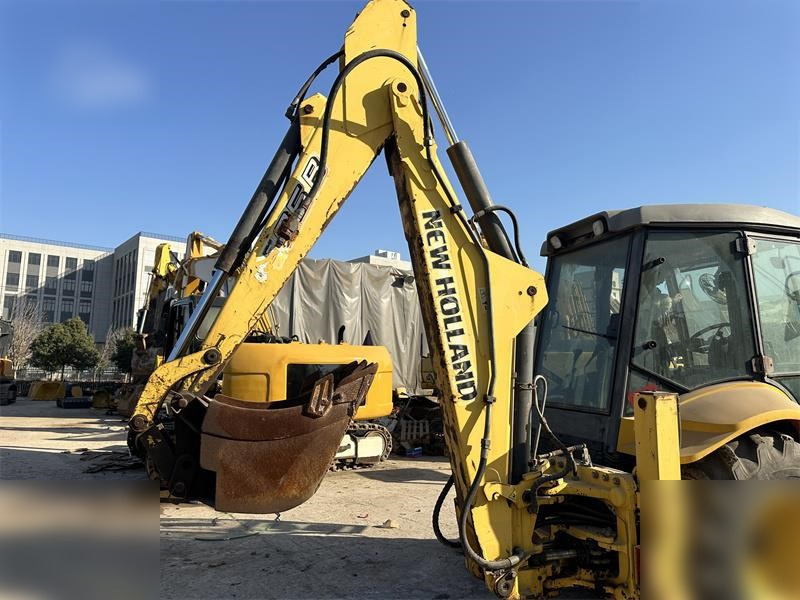 NEW HOLLAND LB95B-4PT - Tractopelle: photos 4 NEW HOLLAND LB95B-4PT - Tractopelle: photos 4