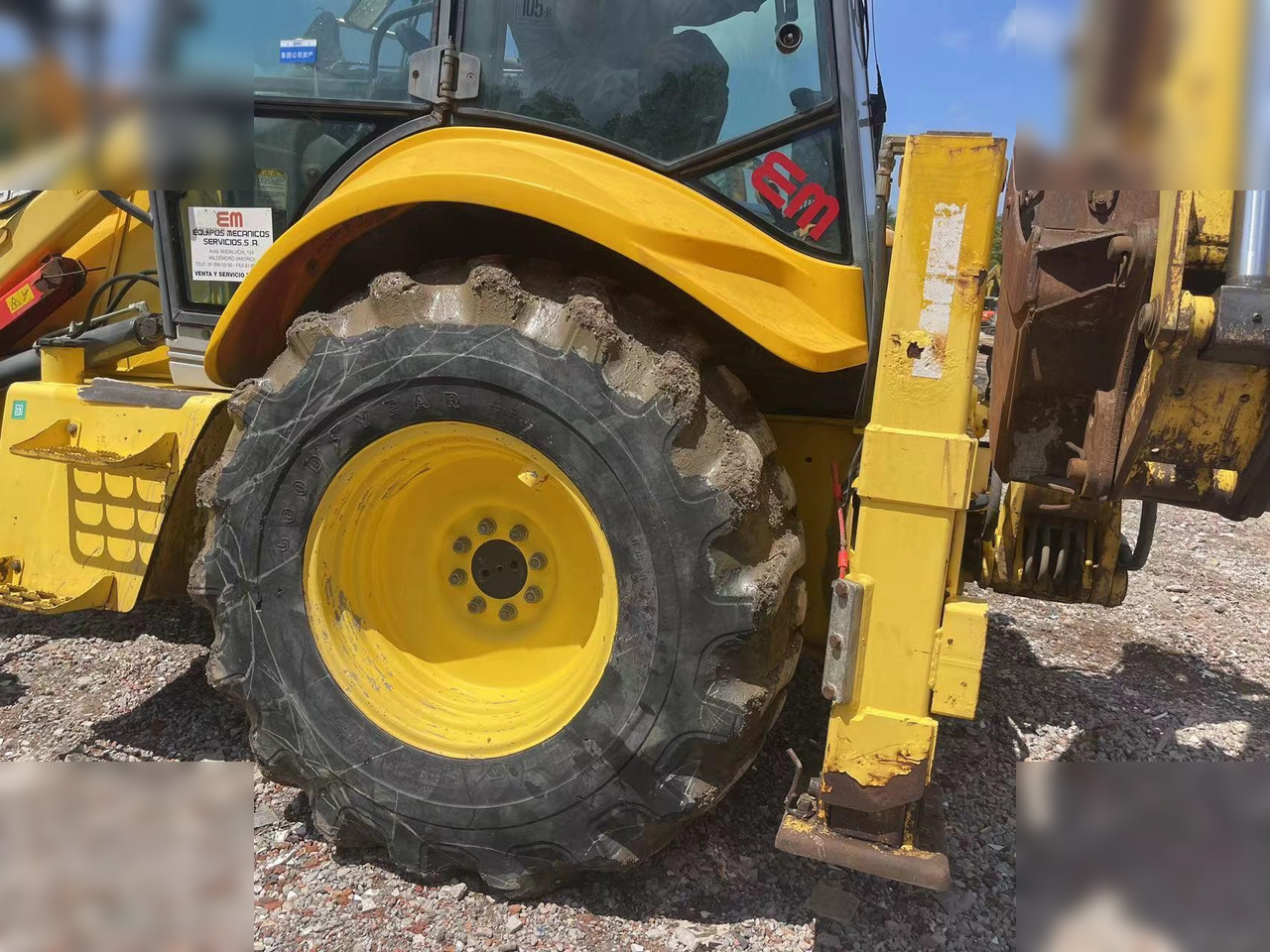 NEW HOLLAND LB95B-4PT - Tractopelle: photos 5 NEW HOLLAND LB95B-4PT - Tractopelle: photos 5