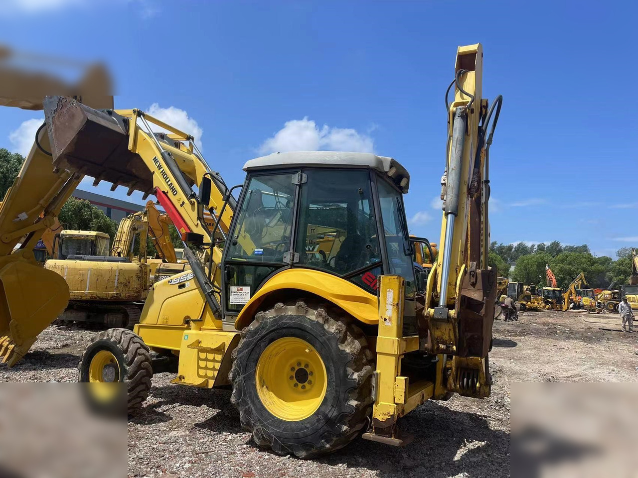 NEW HOLLAND LB95B-4PT - Tractopelle: photos 2 NEW HOLLAND LB95B-4PT - Tractopelle: photos 2