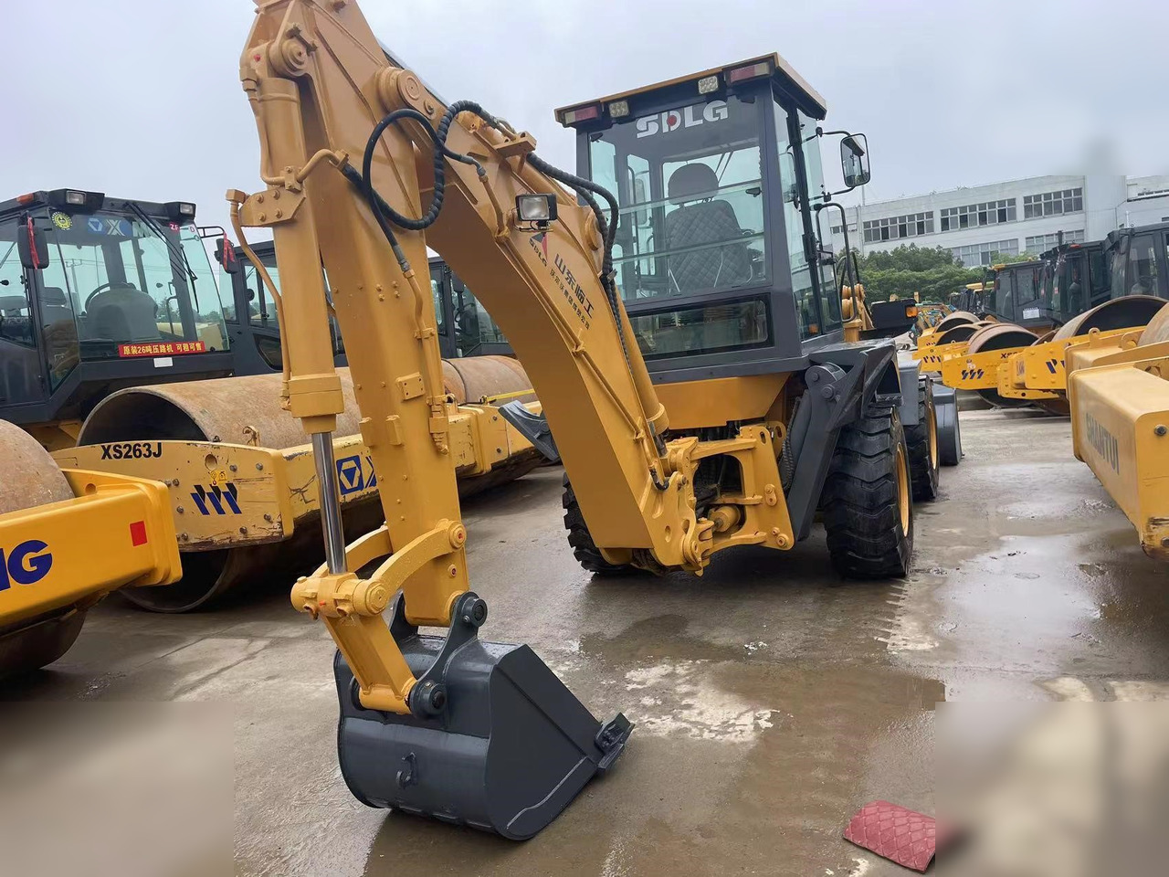 SDLG LGB680 - Tractopelle: photos 2 SDLG LGB680 - Tractopelle: photos 2