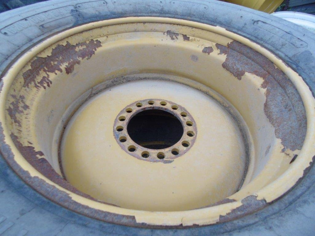 Twin 30,5 Passande CAT 924 - Pneu pour Engins de chantier: photos 1 Twin 30,5 Passande CAT 924 - Pneu pour Engins de chantier: photos 1