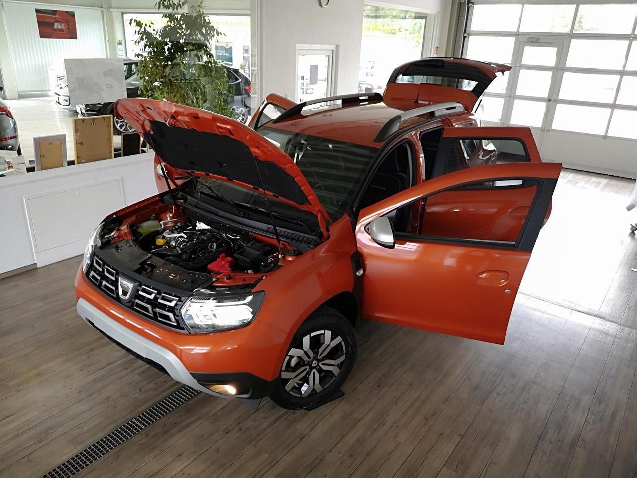 Dacia Duster Prestige Tce 130*KLIMA*SHZ*R-KAM*DAB*NAVI - SUV: photos 2 Dacia Duster Prestige Tce 130*KLIMA*SHZ*R-KAM*DAB*NAVI - SUV: photos 2