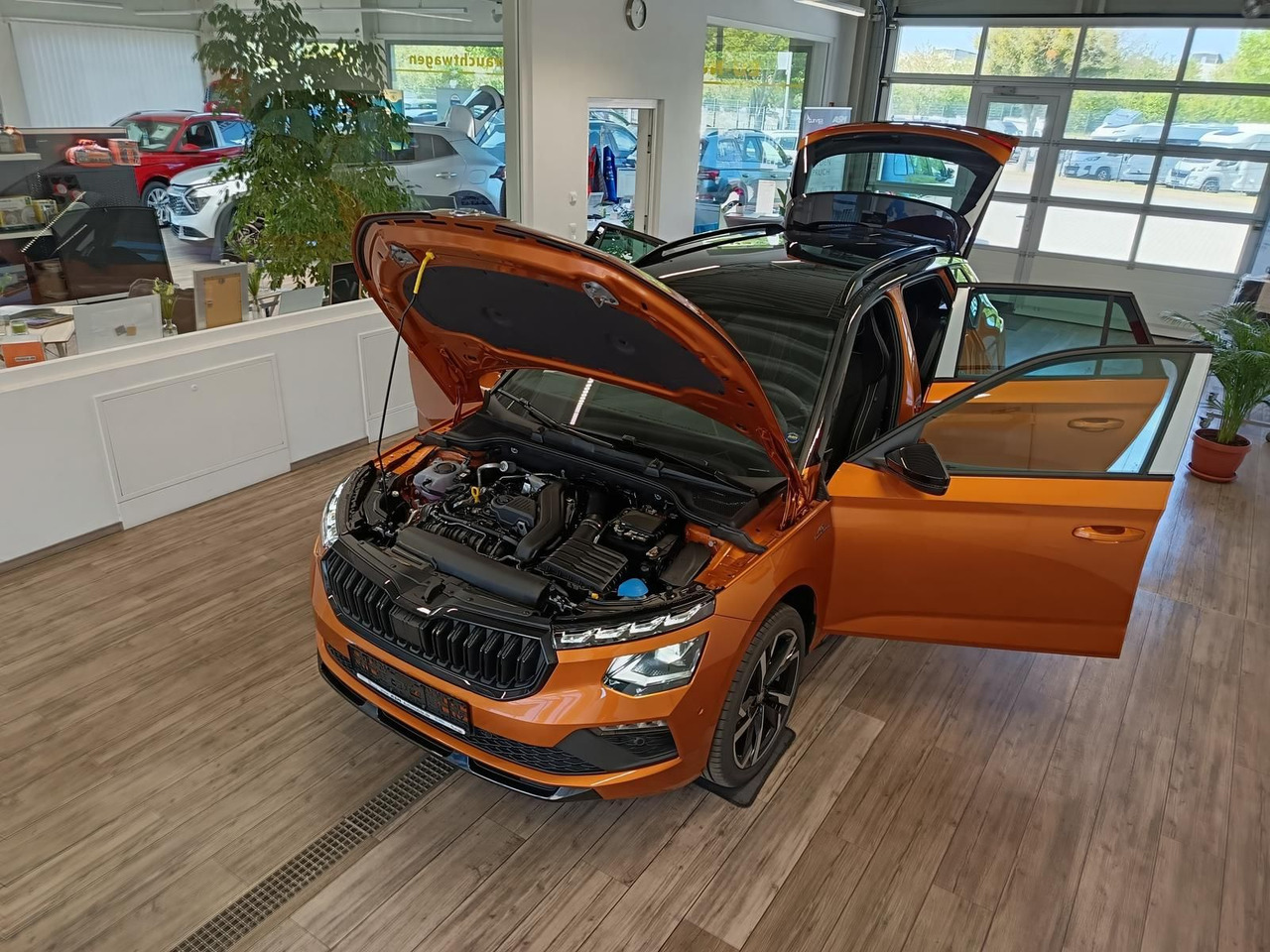 Skoda Kamiq Monte Carlo 1,5 TSI DSG*PANO*AHK*5J.GARANT - SUV: photos 2 Skoda Kamiq Monte Carlo 1,5 TSI DSG*PANO*AHK*5J.GARANT - SUV: photos 2