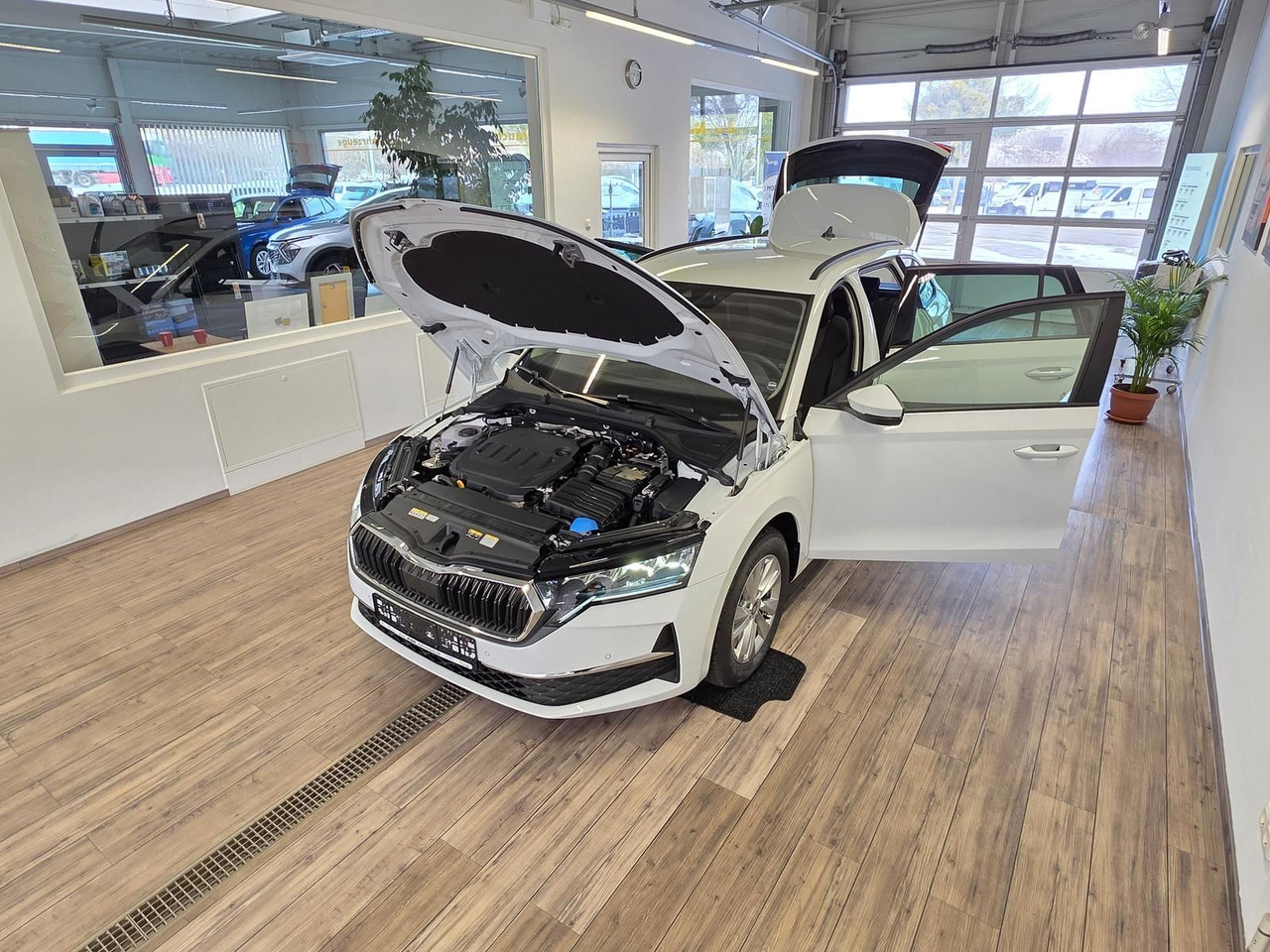 Skoda Octavia Combi Selection DSG*AHK*WINTERPAKET*LED - Voiture break: photos 2 Skoda Octavia Combi Selection DSG*AHK*WINTERPAKET*LED - Voiture break: photos 2