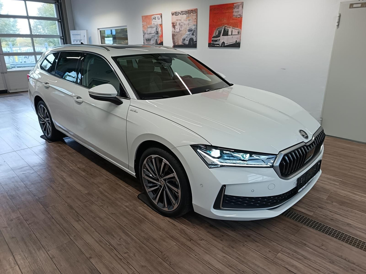 Skoda Superb Combi L&K 2,0TDI 4x4*PSD*STD.HZG*360°*HUD - Voiture break: photos 3 Skoda Superb Combi L&K 2,0TDI 4x4*PSD*STD.HZG*360°*HUD - Voiture break: photos 3