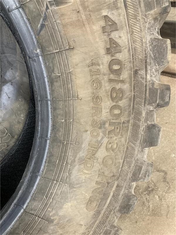 Alliance 16.9 R30 IND 440/80R30 MULTIUSE 550 - Pneu pour Véhicule de voirie/ Spécial: photos 2 Alliance 16.9 R30 IND 440/80R30 MULTIUSE 550 - Pneu pour Véhicule de voirie/ Spécial: photos 2