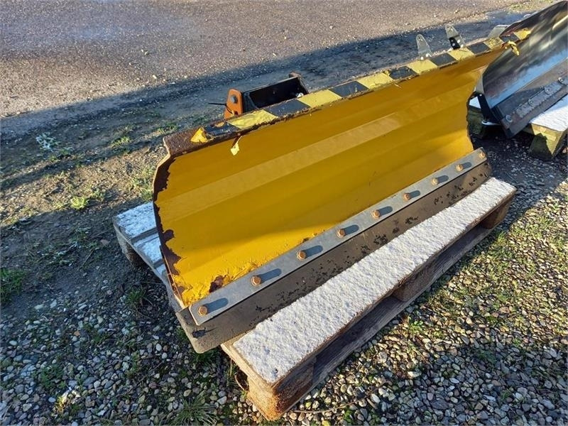 GMR FS1300L Med Stiga Titan ophæng - Lame à neige pour Machine agricole: photos 1 GMR FS1300L Med Stiga Titan ophæng - Lame à neige pour Machine agricole: photos 1