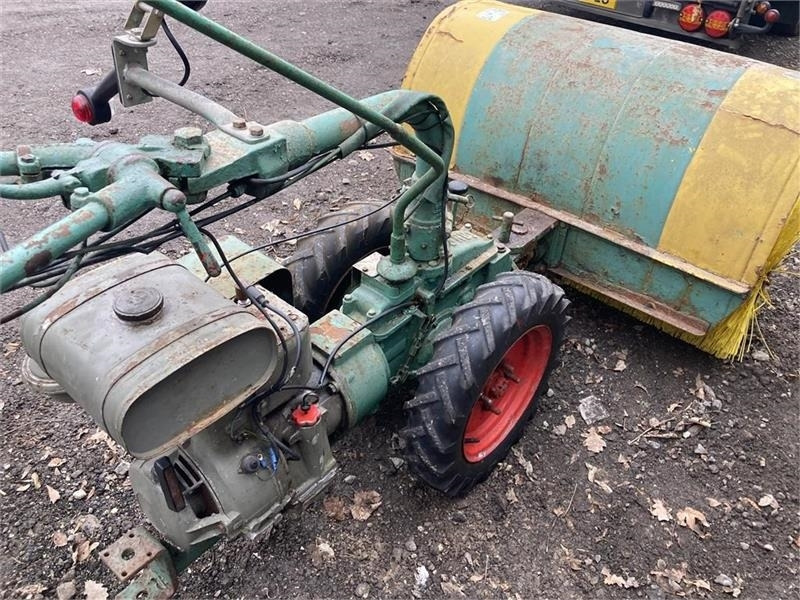 Irus U1200 med 120 cm fejemaskine - Tracteur communal: photos 3 Irus U1200 med 120 cm fejemaskine - Tracteur communal: photos 3