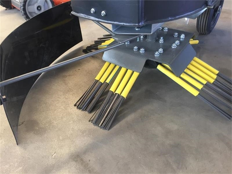 Kwern Greenbuster Pro III 8x3 Inkl. afdækningsskær - Matériel de jardinage: photos 2 Kwern Greenbuster Pro III 8x3 Inkl. afdækningsskær - Matériel de jardinage: photos 2