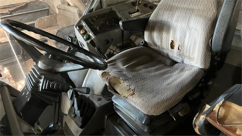 Massey Ferguson 3095 Dynashift - Tracteur agricole: photos 4 Massey Ferguson 3095 Dynashift - Tracteur agricole: photos 4