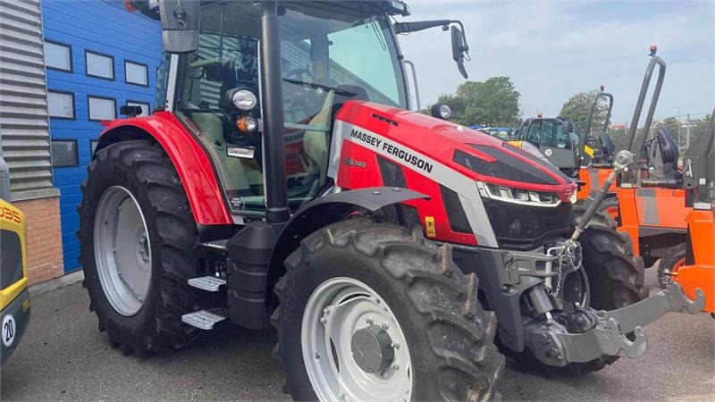 Massey Ferguson 5S.145 Exclusive Dyna-6 Exclusive - Tracteur agricole: photos 1 Massey Ferguson 5S.145 Exclusive Dyna-6 Exclusive - Tracteur agricole: photos 1