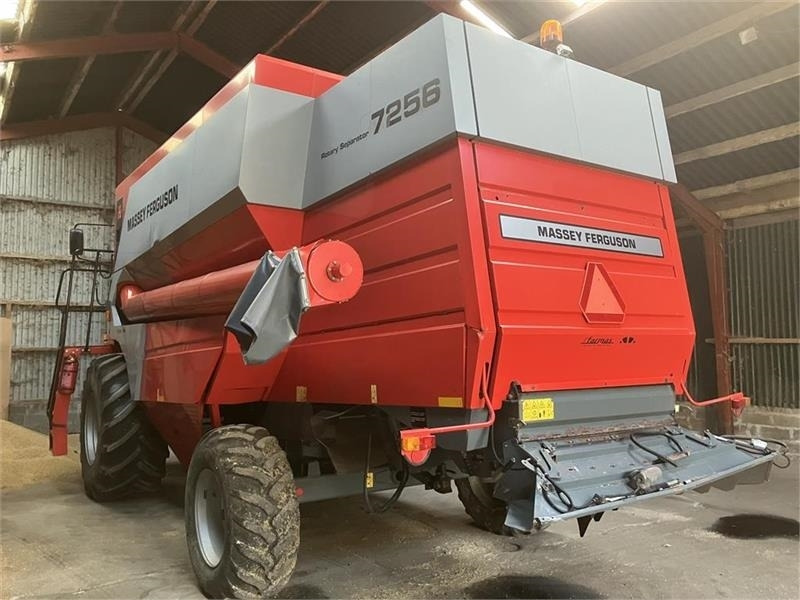Massey Ferguson 7256 RS med 22 fods Freeflow skærebord - Moissonneuse-batteuse: photos 3 Massey Ferguson 7256 RS med 22 fods Freeflow skærebord - Moissonneuse-batteuse: photos 3