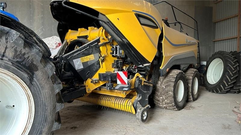 New Holland BB 1290 RC HD - Presse à balles cubiques: photos 3 New Holland BB 1290 RC HD - Presse à balles cubiques: photos 3