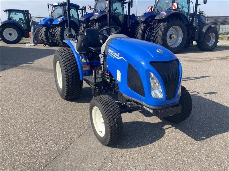 New Holland BOOMER 35 HST - Tracteur communal: photos 2 New Holland BOOMER 35 HST - Tracteur communal: photos 2