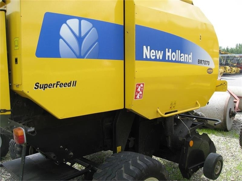 New Holland BR7070 med SUPER FEED - Presse à balles rondes: photos 3 New Holland BR7070 med SUPER FEED - Presse à balles rondes: photos 3