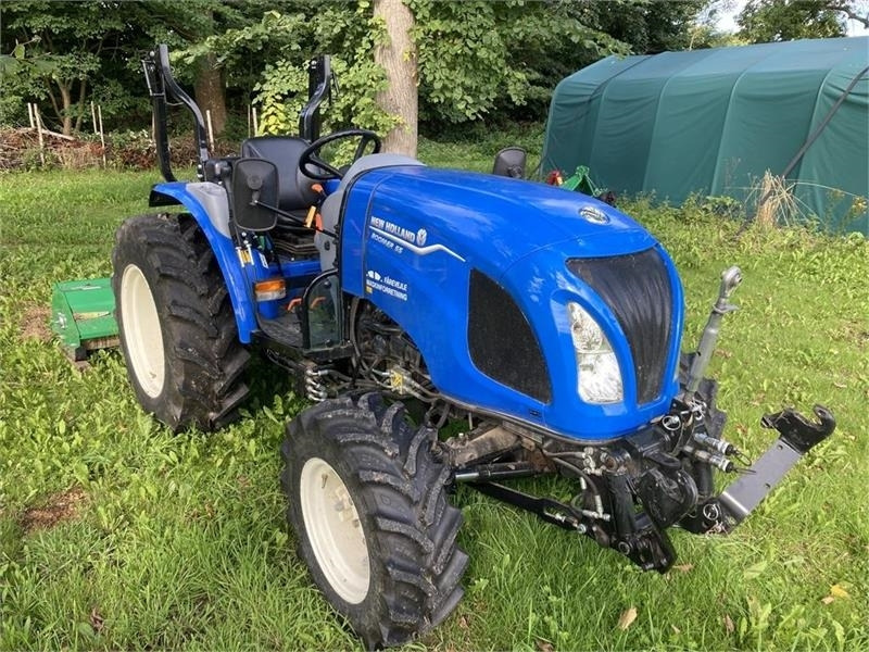 New Holland Boomer 55 HST med frontlift - Tracteur communal: photos 2 New Holland Boomer 55 HST med frontlift - Tracteur communal: photos 2