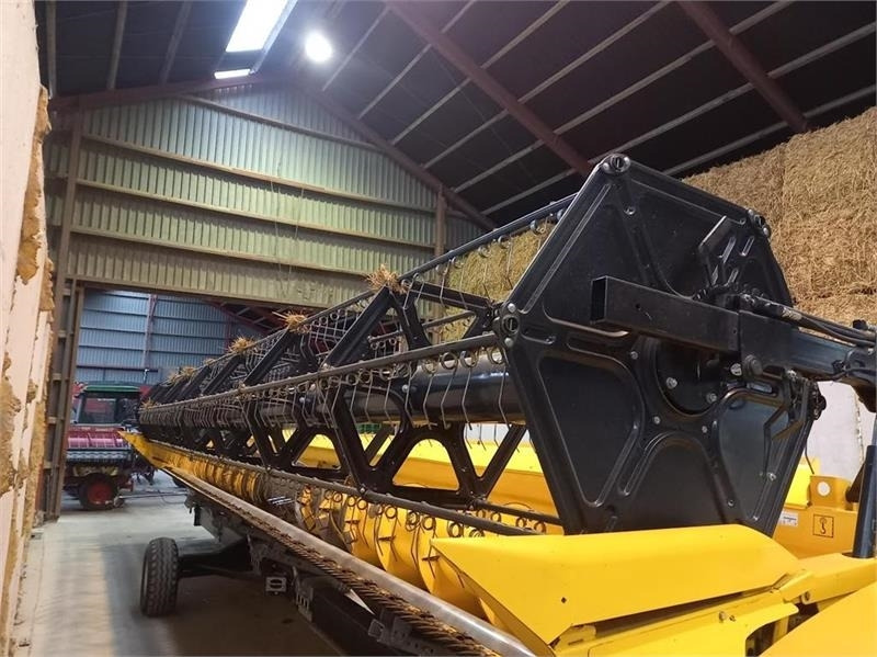 Moissonneuse-batteuse New Holland CR9.80: photos 10