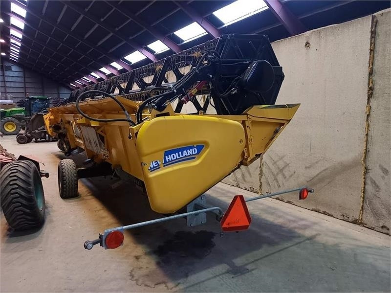 Moissonneuse-batteuse New Holland CR9.80: photos 12