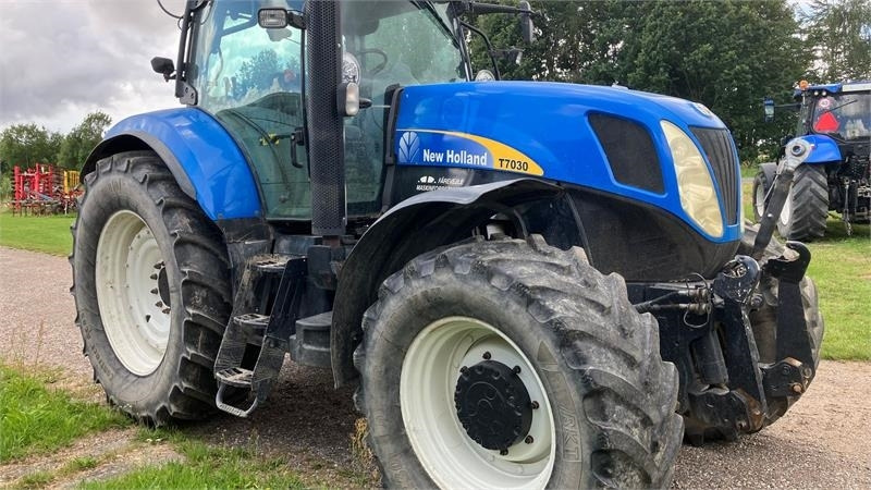 New Holland T7030 - Tracteur agricole: photos 4 New Holland T7030 - Tracteur agricole: photos 4