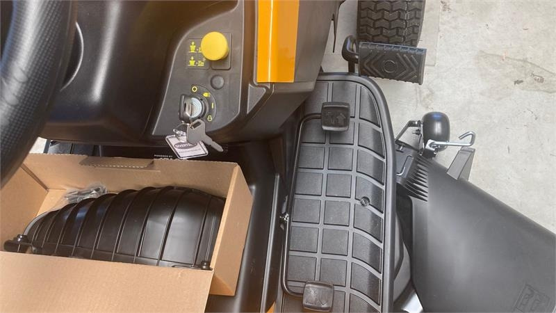 Stiga Tornado 5108 - Tracteur communal: photos 4 Stiga Tornado 5108 - Tracteur communal: photos 4