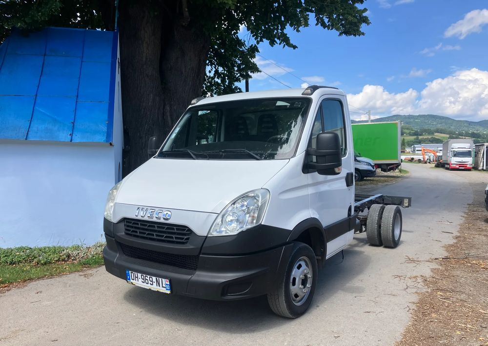 Iveco DAILY 35C13 ramo do zabudowy kiper wywrotka - Châssis cabine: photos 1 Iveco DAILY 35C13 ramo do zabudowy kiper wywrotka - Châssis cabine: photos 1