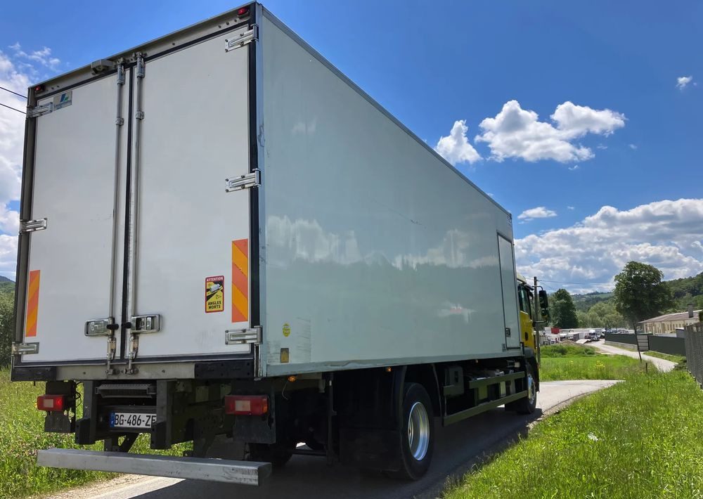 MAN MAN TGM 18.290 SYPIALKA chłodnia izoterma kontener - Camion frigorifique: photos 4 MAN MAN TGM 18.290 SYPIALKA chłodnia izoterma kontener - Camion frigorifique: photos 4