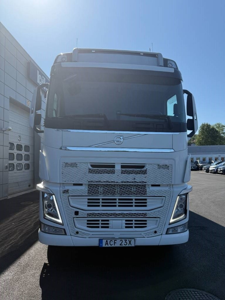 Volvo FH 540 6x2  - Camion fourgon: photos 2 Volvo FH 540 6x2  - Camion fourgon: photos 2
