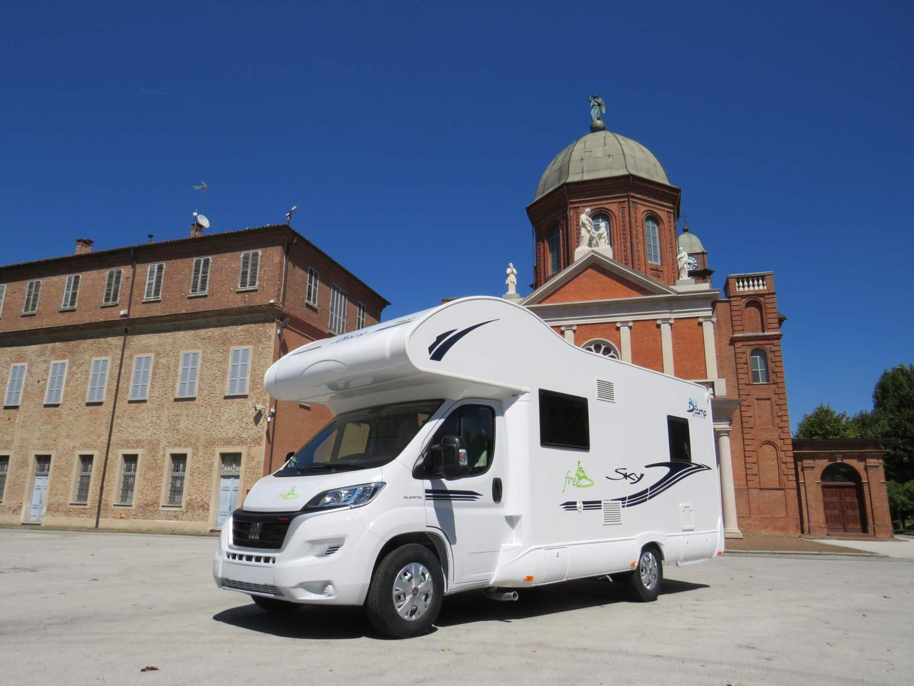 Fiat Ducato RETRACTABLE PLATFORM (300KG CAPACITY) - Camping-car capucine: photos 1 Fiat Ducato RETRACTABLE PLATFORM (300KG CAPACITY) - Camping-car capucine: photos 1