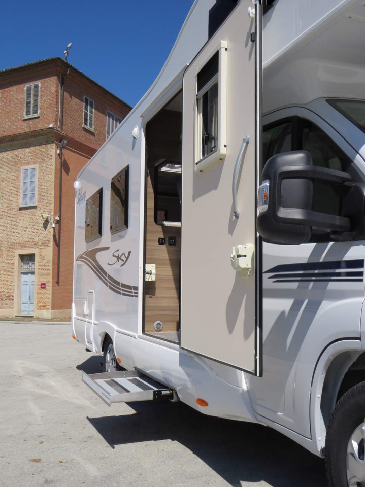 Fiat Ducato RETRACTABLE PLATFORM (300KG CAPACITY) - Camping-car capucine: photos 2 Fiat Ducato RETRACTABLE PLATFORM (300KG CAPACITY) - Camping-car capucine: photos 2