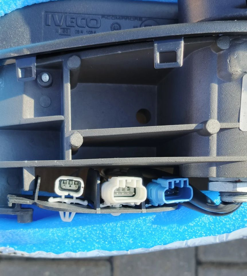 IVECO STRALIS LUSTERKO LEWE NOWE 5801765195 - Carrosserie et extérieur pour Camion: photos 2 IVECO STRALIS LUSTERKO LEWE NOWE 5801765195 - Carrosserie et extérieur pour Camion: photos 2