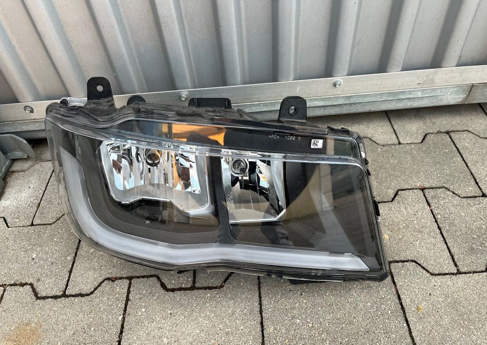 Lampa MAN TG3 TGX TGS H7+LED nowy model reflektor RH - Lumière/ Éclairage pour Camion: photos 1 Lampa MAN TG3 TGX TGS H7+LED nowy model reflektor RH - Lumière/ Éclairage pour Camion: photos 1