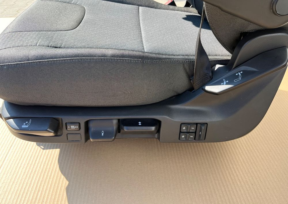 NOWY Fotel kierowcy MAN TG3 TGX nowy model siedzenie lewe - Siège pour Camion: photos 4 NOWY Fotel kierowcy MAN TG3 TGX nowy model siedzenie lewe - Siège pour Camion: photos 4