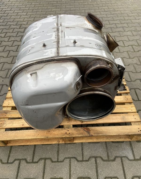 Obudowa katalizatora Volvo FH 4 katalizator puszka - Catalyseur pour Camion: photos 1 Obudowa katalizatora Volvo FH 4 katalizator puszka - Catalyseur pour Camion: photos 1