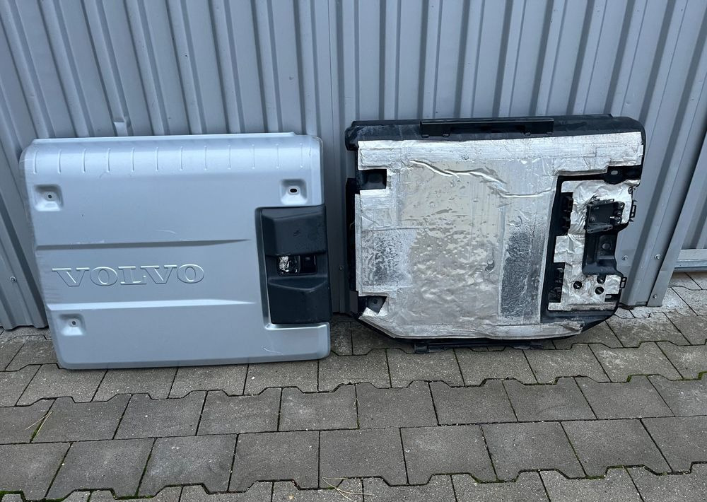 Osłona katalizatora Volvo FH 5 FH5 Aero euro 6 pokrywa dekiel - Carrosserie et extérieur pour Camion: photos 1 Osłona katalizatora Volvo FH 5 FH5 Aero euro 6 pokrywa dekiel - Carrosserie et extérieur pour Camion: photos 1