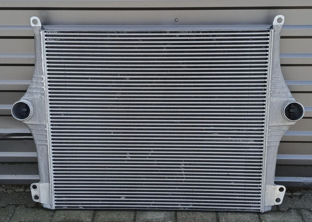 Scania S CHŁODNICA POWIETRZA INTERCOOLER 2433151 - Intercooler pour Camion: photos 2 Scania S CHŁODNICA POWIETRZA INTERCOOLER 2433151 - Intercooler pour Camion: photos 2