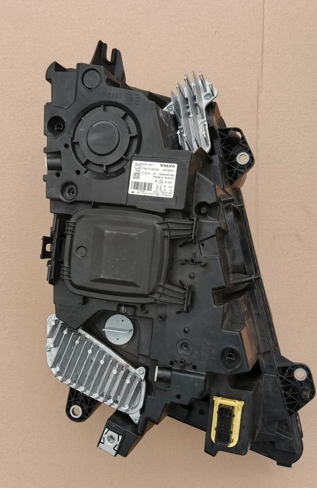 VOLVO FH4 LAMPA PRZEDNIA LEWA H7 2024r 24159327 - Lumière/ Éclairage pour Camion: photos 2 VOLVO FH4 LAMPA PRZEDNIA LEWA H7 2024r 24159327 - Lumière/ Éclairage pour Camion: photos 2