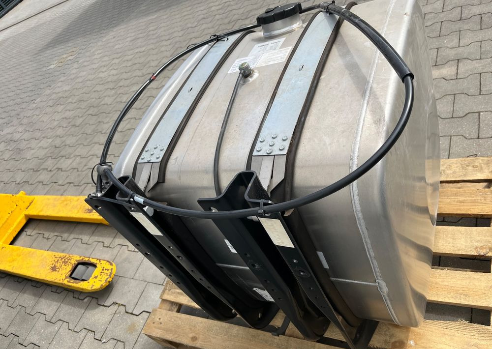 Zbiornik paliwa MAN TGX TGS 250 litrów kompletny - Système de carburant pour Camion: photos 4 Zbiornik paliwa MAN TGX TGS 250 litrów kompletny - Système de carburant pour Camion: photos 4