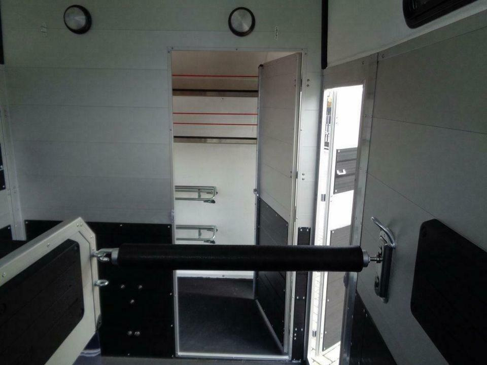 Böckmann Pferdeanhänger Big Portax WCF Videokamera - Van chevaux: photos 3 Böckmann Pferdeanhänger Big Portax WCF Videokamera - Van chevaux: photos 3