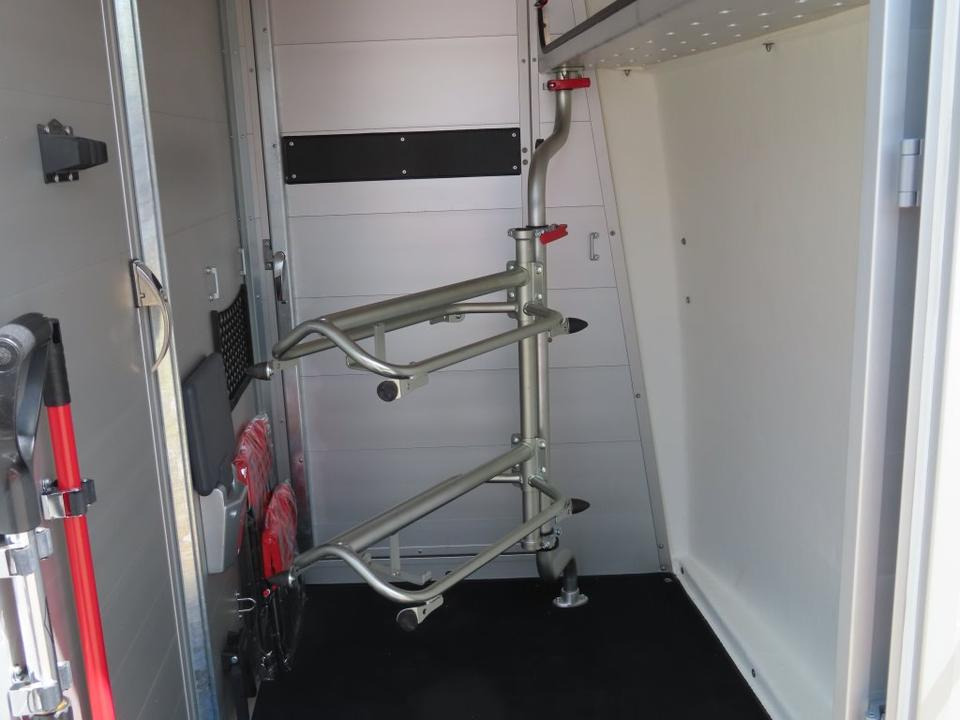 Böckmann Pferdeanhänger Big Portax WCF Videokamera - Van chevaux: photos 3 Böckmann Pferdeanhänger Big Portax WCF Videokamera - Van chevaux: photos 3