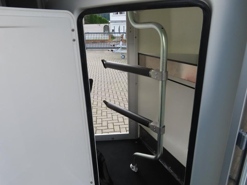 Böckmann, Pferdeanhänger, der neue Big Champion WCF 2024 - Van chevaux: photos 5 Böckmann, Pferdeanhänger, der neue Big Champion WCF 2024 - Van chevaux: photos 5