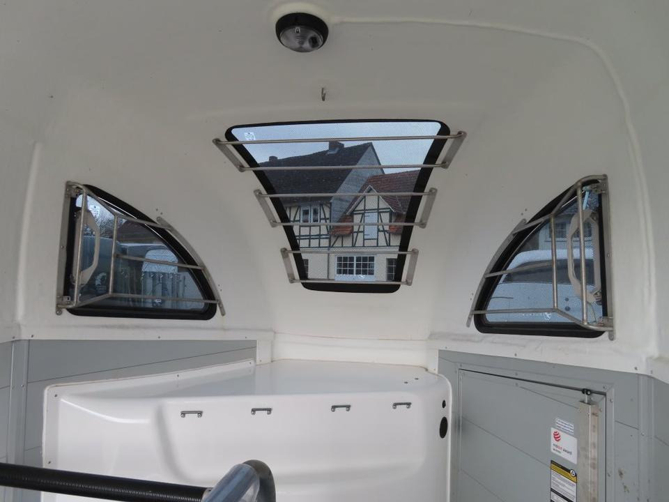 Neuwertiger CARELINER, Alu- Pferdeanhänger, 2,4 t Sattelkammer - Van chevaux: photos 5 Neuwertiger CARELINER, Alu- Pferdeanhänger, 2,4 t Sattelkammer - Van chevaux: photos 5