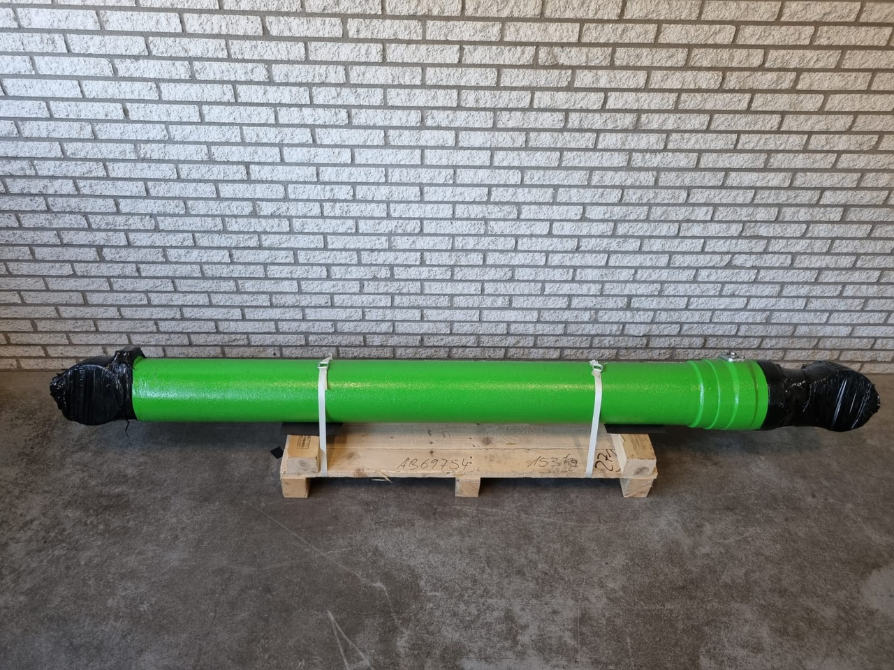 Sennebogen 870 Cylinder + 835 C boom + stick cylinder - Vérin hydraulique pour Pelle de manutention: photos 1 Sennebogen 870 Cylinder + 835 C boom + stick cylinder - Vérin hydraulique pour Pelle de manutention: photos 1