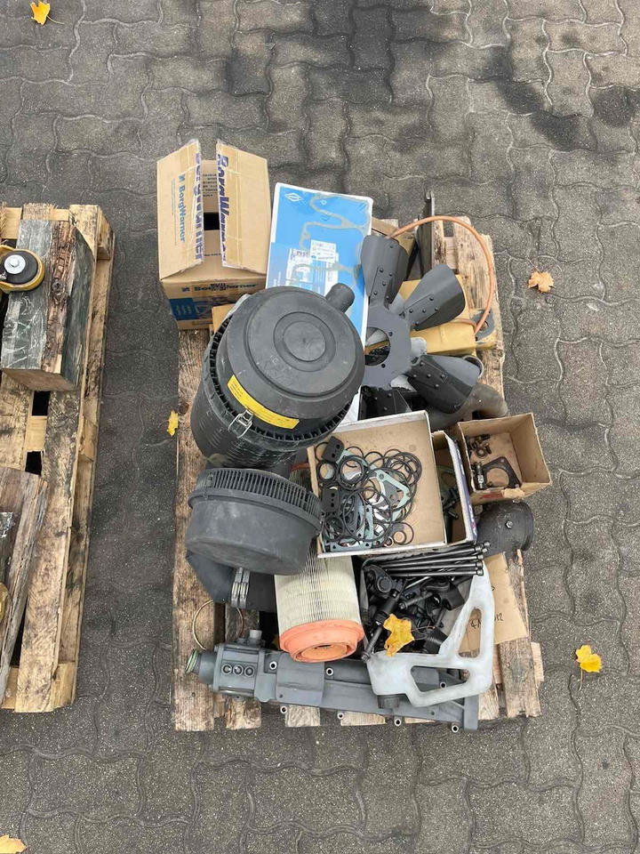 DEUTZ BF4M2012 Serial: 21039937 Fully renovated engine!!! - Moteur pour Engins de chantier: photos 4 DEUTZ BF4M2012 Serial: 21039937 Fully renovated engine!!! - Moteur pour Engins de chantier: photos 4