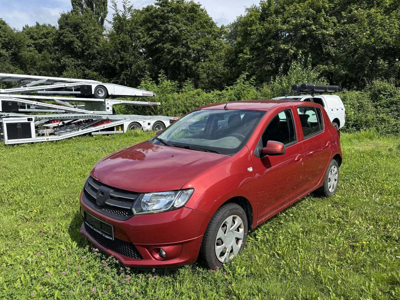 Dacia Sandero TCe90 Laureate +STEUERKETTE RASSELT+ - Berline: photos 1 Dacia Sandero TCe90 Laureate +STEUERKETTE RASSELT+ - Berline: photos 1
