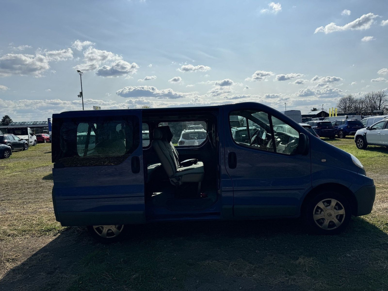 Renault Trafic Combi dCi90 L1H1 9-Sitzer - Transport de personnes: photos 5 Renault Trafic Combi dCi90 L1H1 9-Sitzer - Transport de personnes: photos 5
