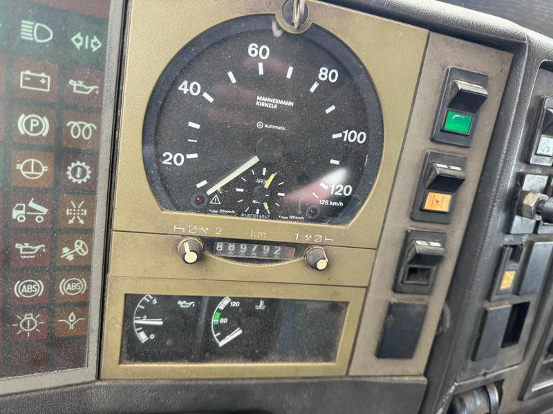 Camion hydrocureur MAN 18.232 (8000 L / 6 CYLINDER WITH MANUAL PUMP / STEEL SUSPENSION): photos 12 Camion hydrocureur MAN 18.232 (8000 L / 6 CYLINDER WITH MANUAL PUMP / STEEL SUSPENSION): photos 12