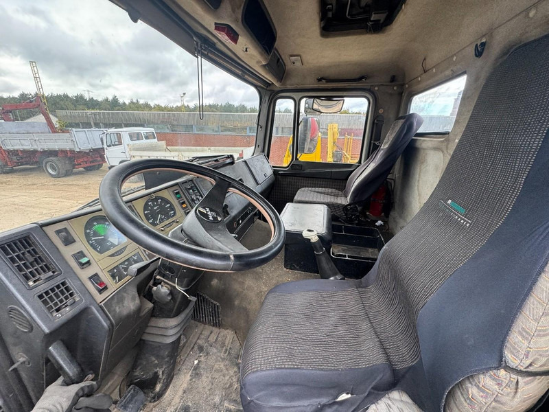 Camion hydrocureur MAN 18.232 (8000 L / 6 CYLINDER WITH MANUAL PUMP / STEEL SUSPENSION): photos 11 Camion hydrocureur MAN 18.232 (8000 L / 6 CYLINDER WITH MANUAL PUMP / STEEL SUSPENSION): photos 11