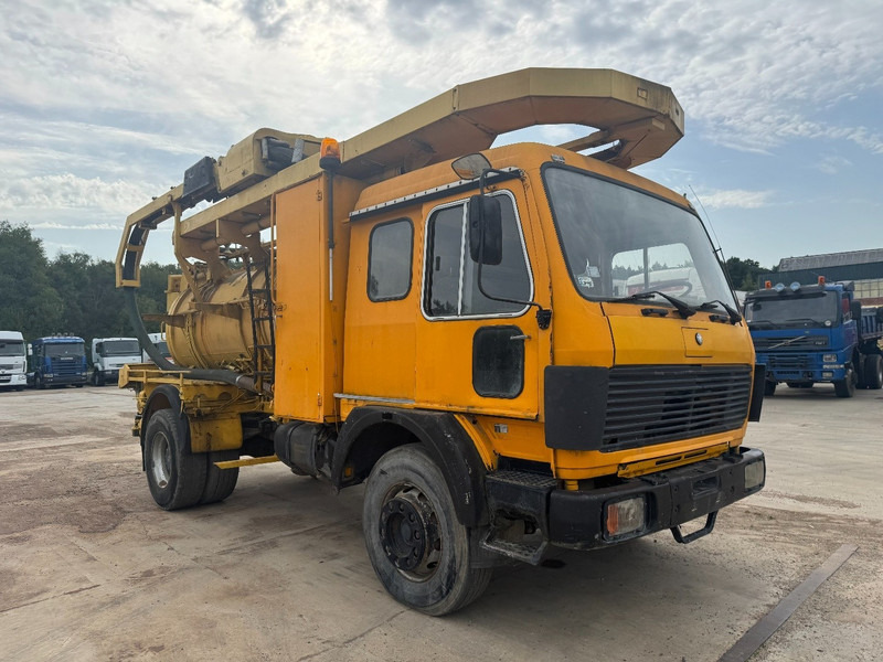 Mercedes-Benz SK 1617 (GRAND PONT / LAMES / 10.000L / 6 CYLINDRE / POMPE MANUELLE) - Camion hydrocureur: photos 3 Mercedes-Benz SK 1617 (GRAND PONT / LAMES / 10.000L / 6 CYLINDRE / POMPE MANUELLE) - Camion hydrocureur: photos 3