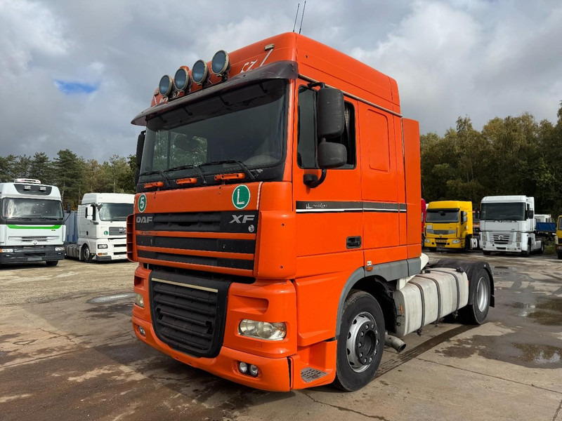DAF 105 XF 460 Space Cab (MANUAL GEARBOX / BOITE MANUELLE) - Tracteur routier: photos 1 DAF 105 XF 460 Space Cab (MANUAL GEARBOX / BOITE MANUELLE) - Tracteur routier: photos 1