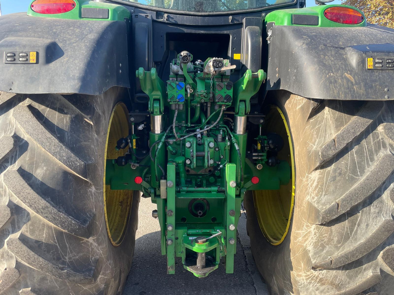 JOHN DEERE 6170 R - Tracteur agricole: photos 3 JOHN DEERE 6170 R - Tracteur agricole: photos 3